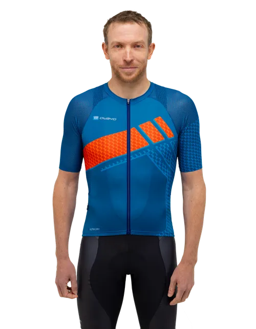  Het model is 180 cm  groot en draagt maat 6