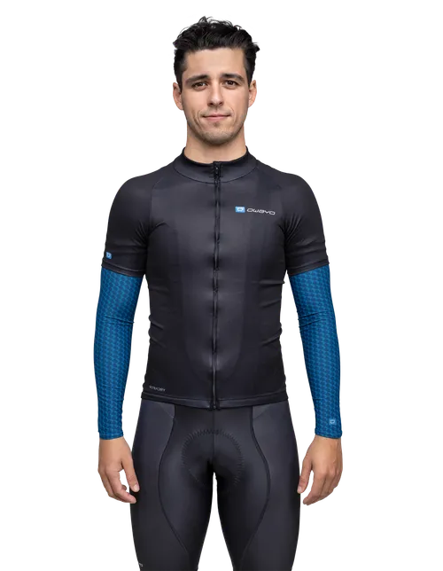  Het model is 173 cm  groot en draagt maat M