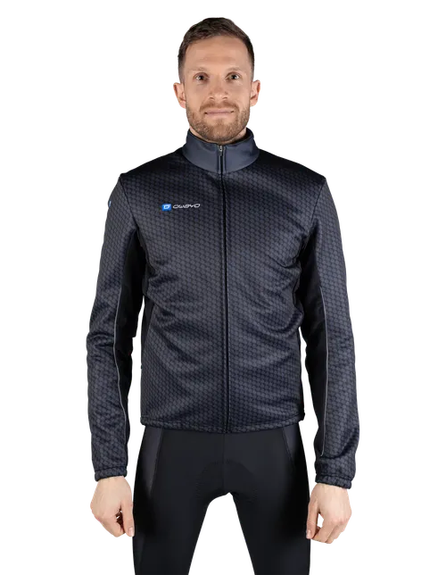  Het model is 186 cm  groot en draagt maat 5