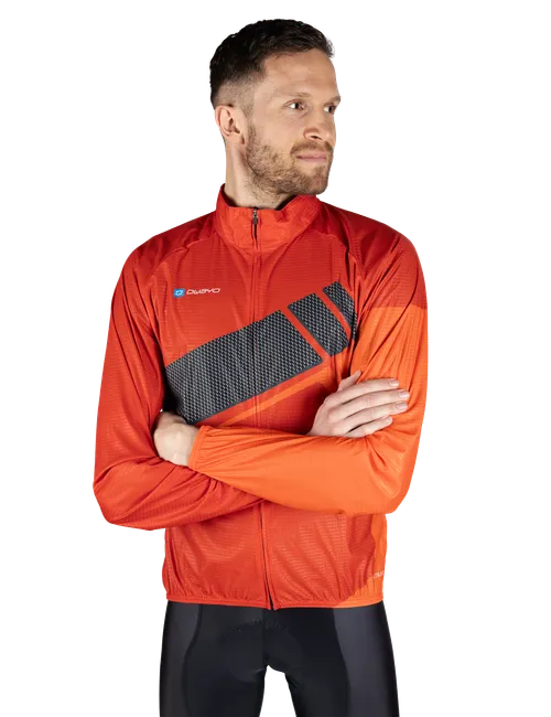  Het model is 186 cm  groot en draagt maat 7