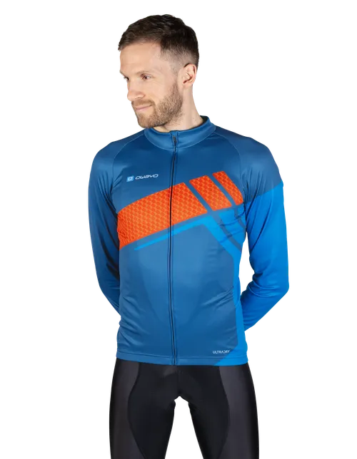  Het model is 186 cm  groot en draagt maat 5