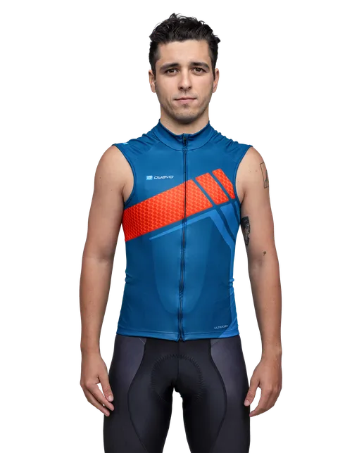  Het model is 173 cm  groot en draagt maat 5