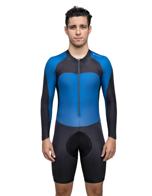  Het model is 173 cm  groot en draagt maat 6