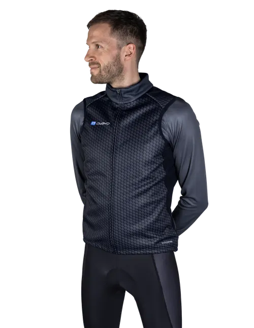  Het model is 186 cm  groot en draagt maat 5