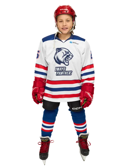  Het model is 138 cm  groot en draagt maat M