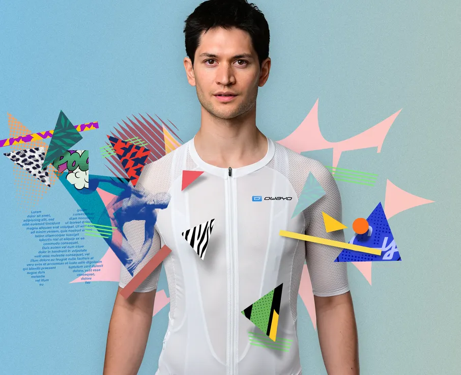 Een man draagt een wit, korte mouwen sportshirt met rits en het 'owayo' logo op de borst, omgeven door kleurrijke geometrische vormen.